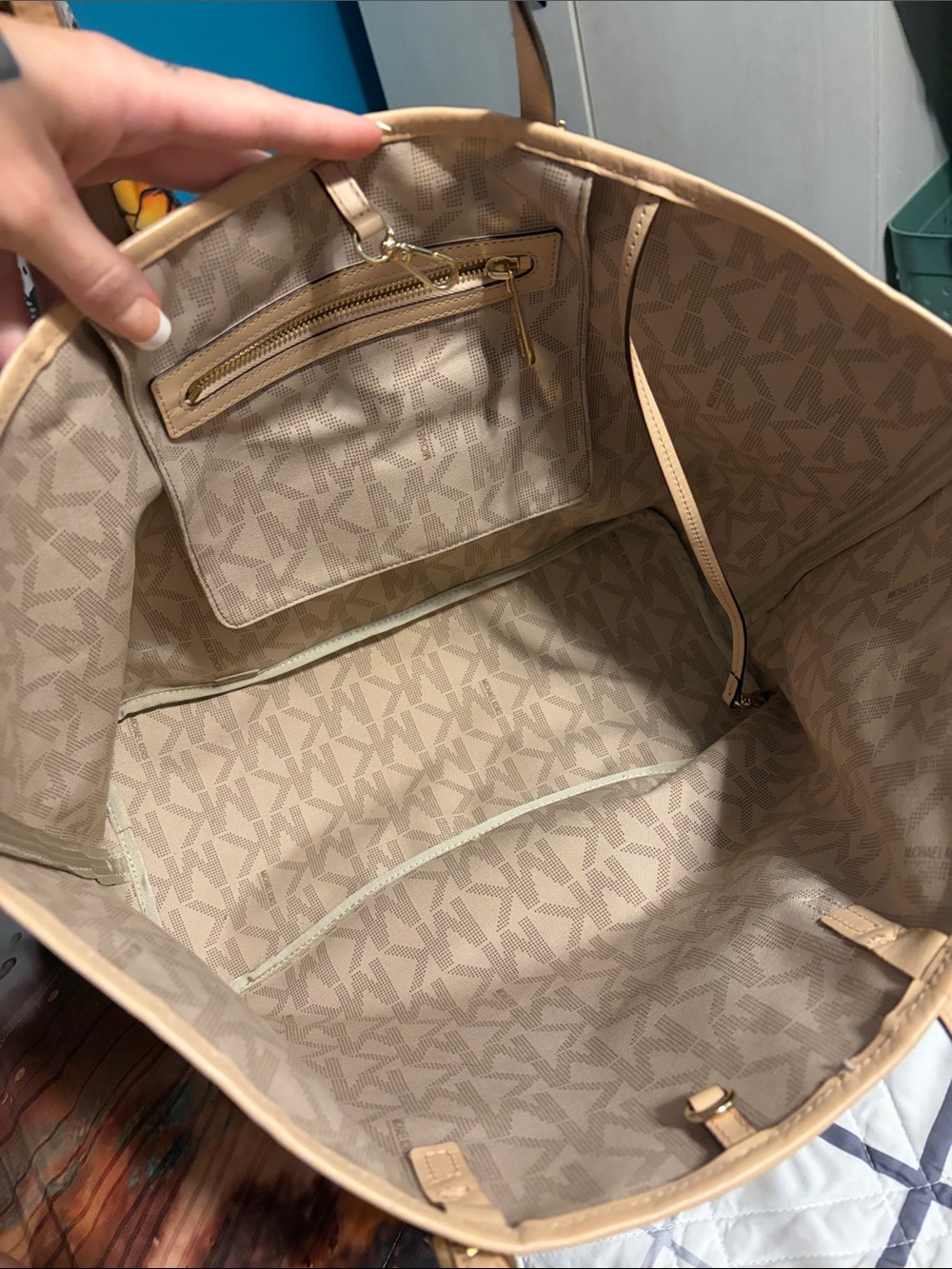 Michael Kors Cream Logo Tote with Tan Straps and Gold Charm - Picture 3 of 6
